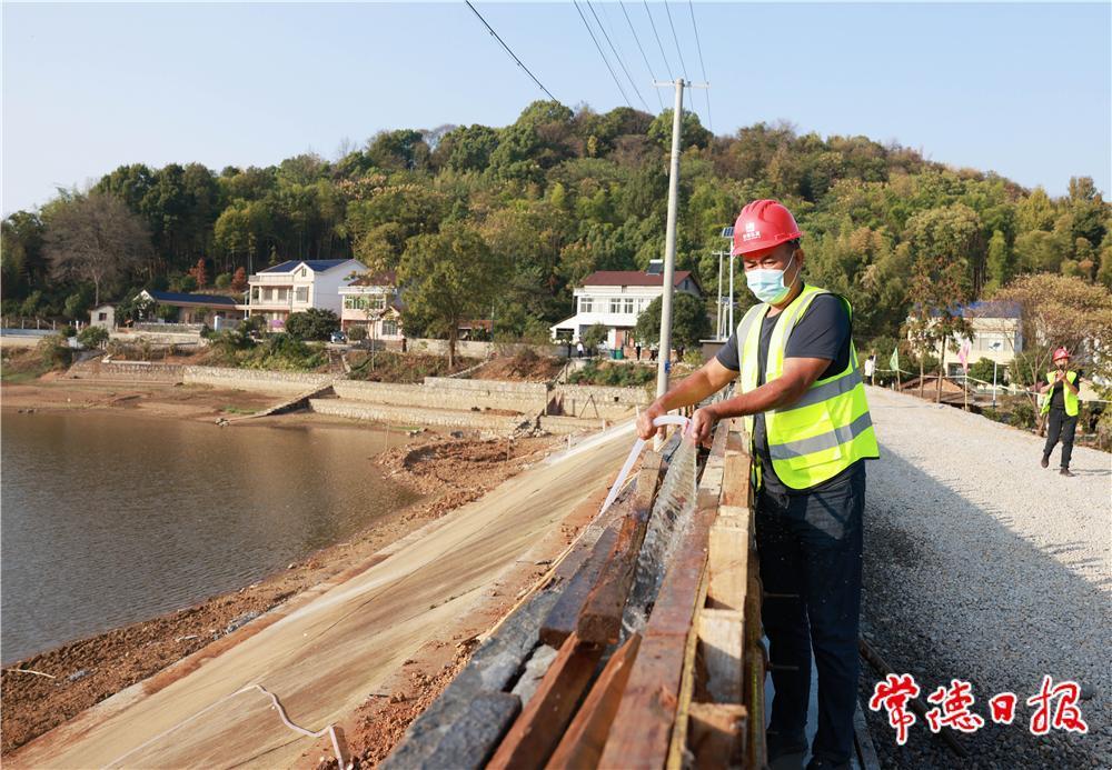 e21dc8838b244466b274eae63911a319.jpg e21dc8838b244466b274eae63911a319.jpg